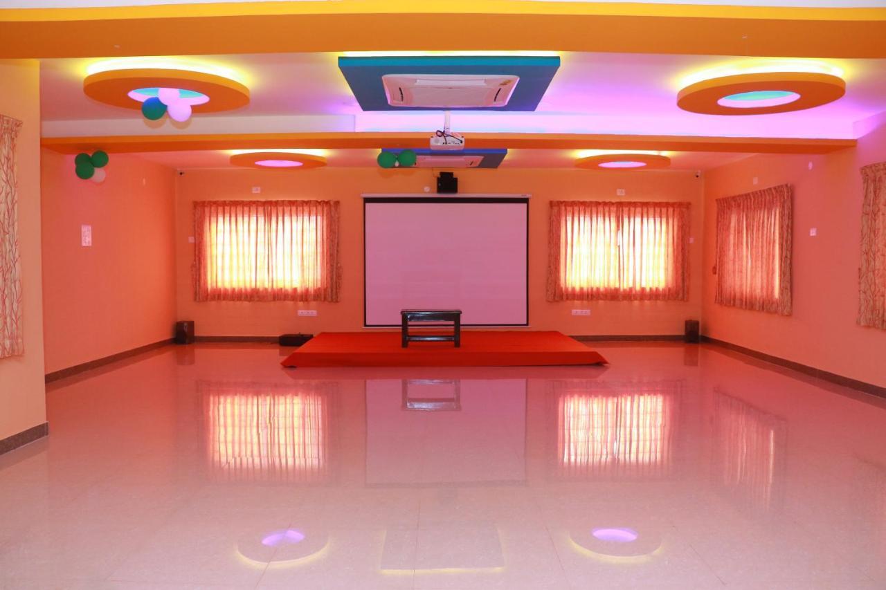 Avm Residency Hotel Paramagudi Exterior photo